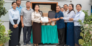 សម្ដេចធិបតី នាយករដ្ឋមន្ត្រី និងលោកជំទាវបណ្ឌិត ផ្ដល់អំណោយជាសម្ភារ និងបរិក្ខាបម្រើឱ្យការសិក្សា ជូនដល់វិទ្យាល័យកំបូល នាព្រឹកថ្ងៃទី១០ កញ្ញា ២០២៦